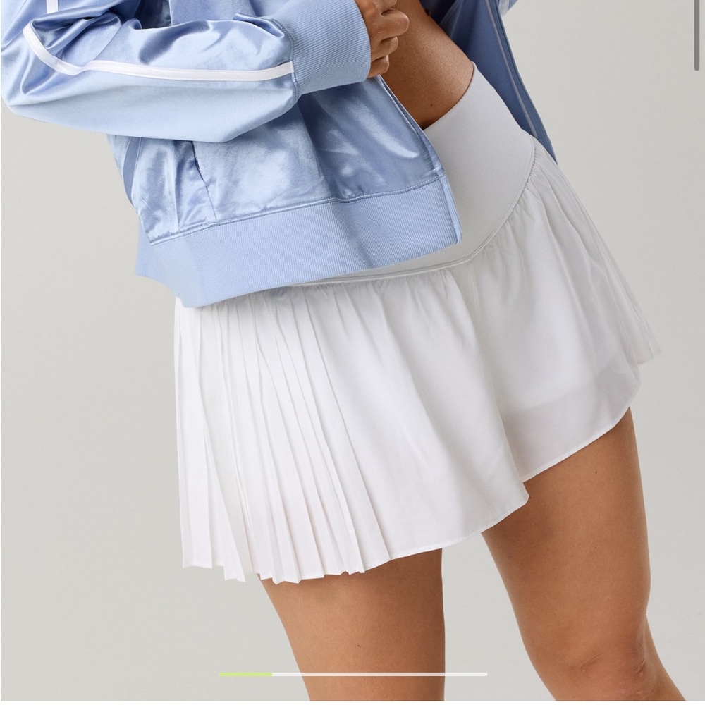 Aerie White Pleated Flowy Shorts